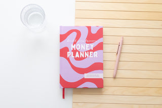 Budgetplanner - Sfeerbeeld - Hardcover - Lila - Rood - Gelpennen 