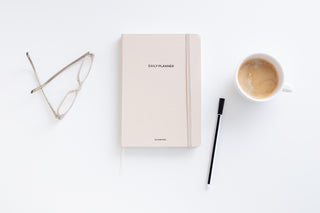 Daily Planner - Hardcover - Planbooks - Buitenzijde - Sfeerbeeld