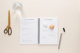 Travel journal - Donkerblauw - Binnenkant - Beschreven - Bovenaanzicht - Sfeerbeeld - Planbooks